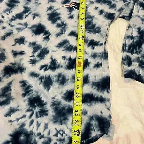 NFL Womens size Medium New England Patriots long sleeve tee... - Picture 6 of 8